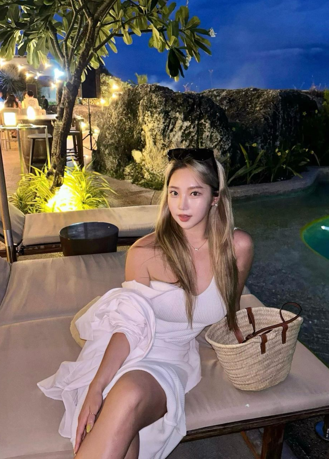 Tập luyện chăm chỉ nên người đẹp có được vóc dáng hoàn hảo, từ đó cô tự tin diện nhiều phong cách thời trang khác nhau.