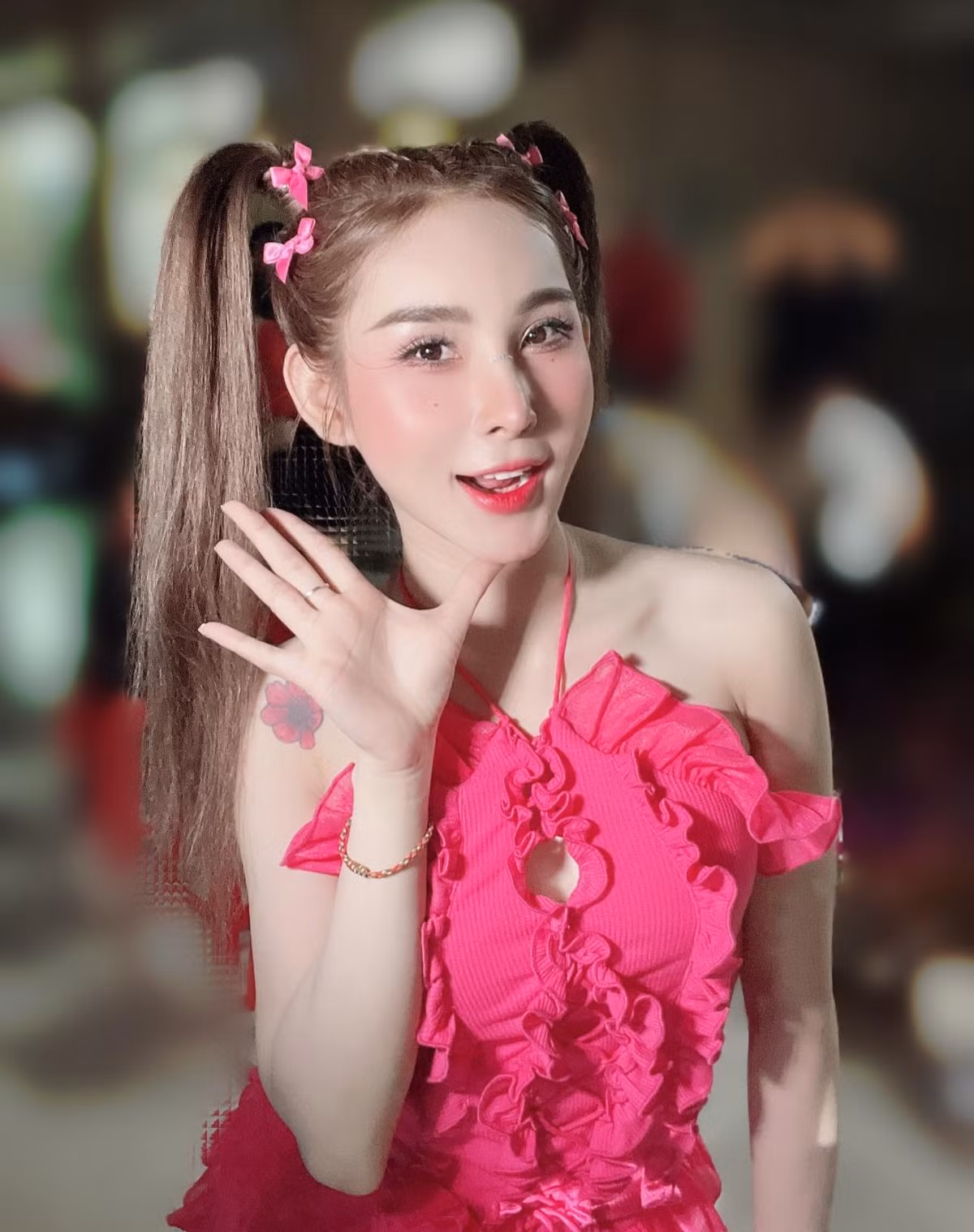 Cô nàng cũng thường xuyên tập tành, ăn uống chăm chỉ nên sở hữu vóc dáng cuốn hút.