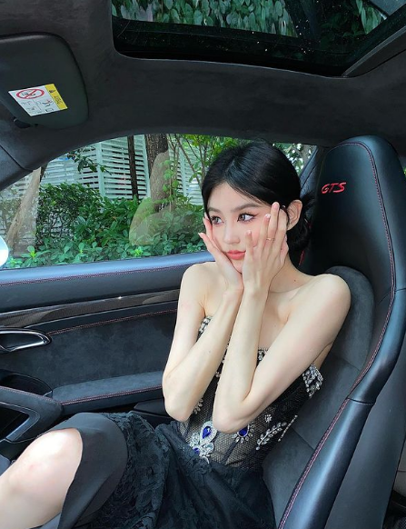 Trang cá nhân của hot girl xứ Trung này hiện đang sở hữu 236 ngàn lượt theo dõi.