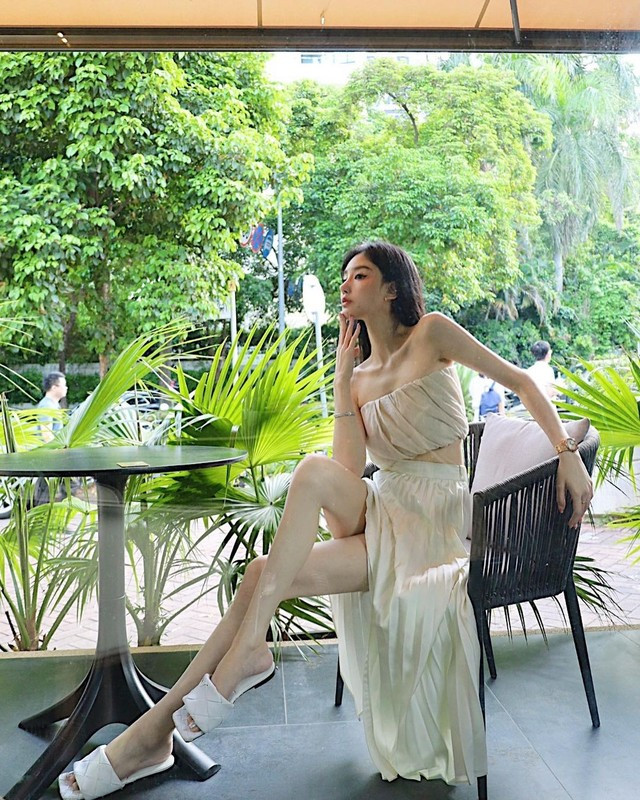 Gái xinh này còn được biết tới là một tiểu thư xinh đẹp, nổi tiếng với lối sống xa hoa khiến ai cũng ghen tị.