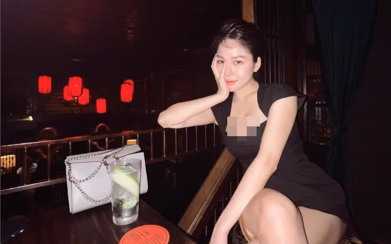 Được biết, số đo hiện tại của hot girl là 87-63-86 (cm). Cô nàng cũng từng chia sẻ mình rất yêu thích thể thao, hiện tại đang muốn tăng size vòng 3.