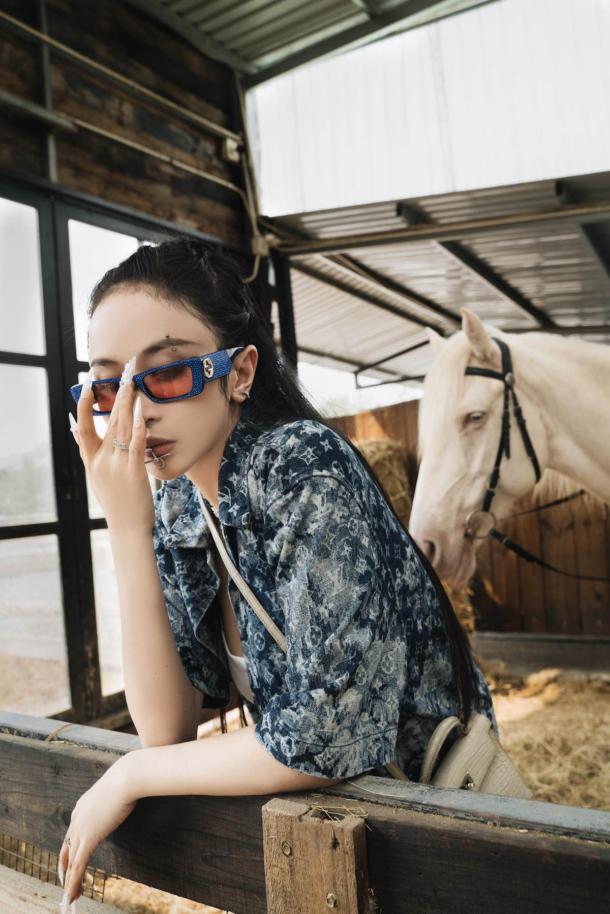 Đáng chú ý hơn là vợ Minh Nhựa cũng đã bước qua tuổi 30 và là mẹ 2 con.