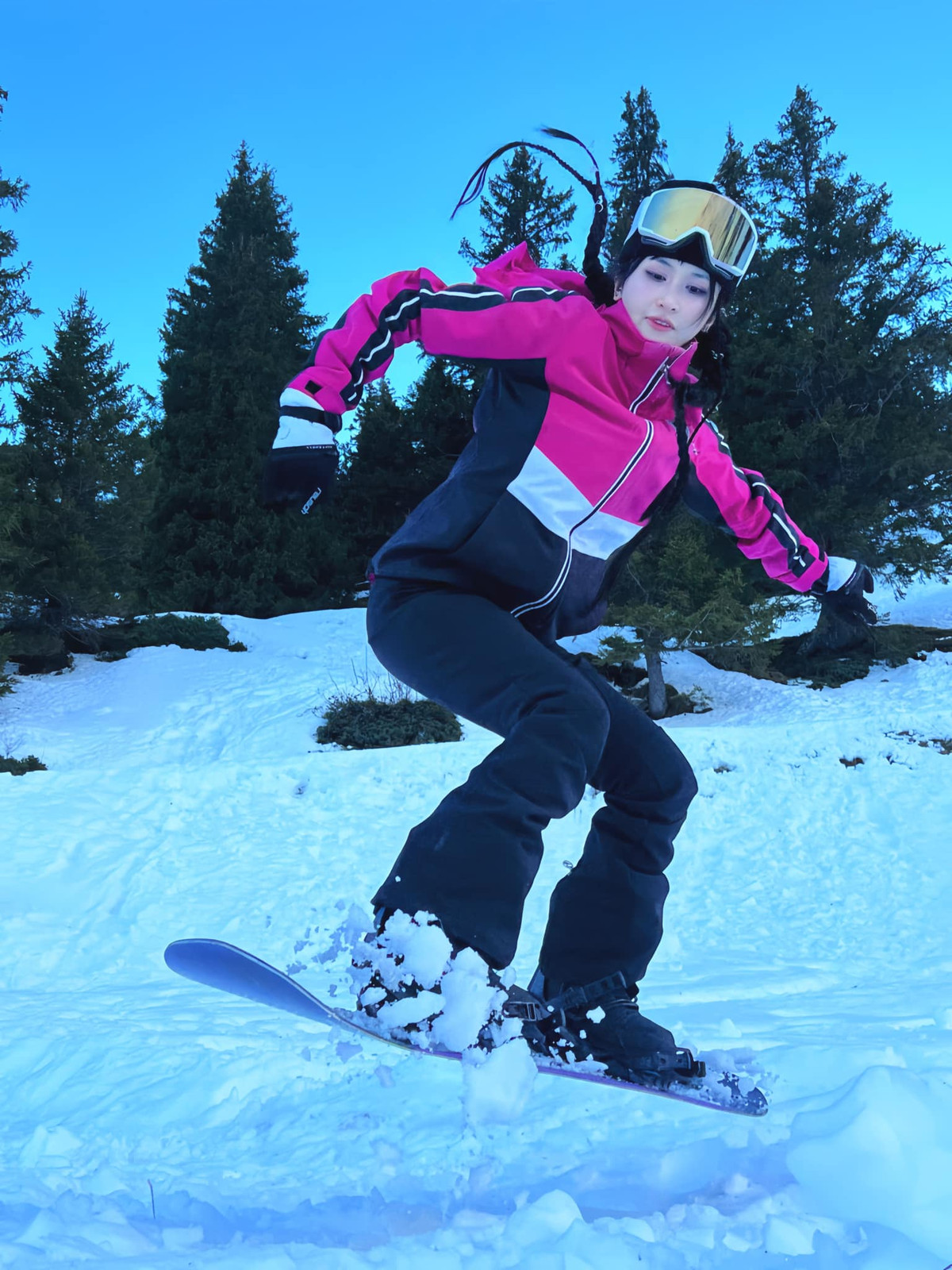 Được chồng cưng chiều hết nấc và tạo điều kiện vi vu đây đó, Mina Phạm ở tuổi U35 đẹp chẳng kém gái teen.