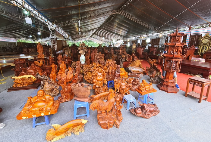 Mãn nhãn pho tượng hướng Phật điêu khắc tỉ mỉ, ai ngắm cũng "trầm trồ" Man nhan pho tuong huong Phat dieu khac ti mi, ai ngam cung