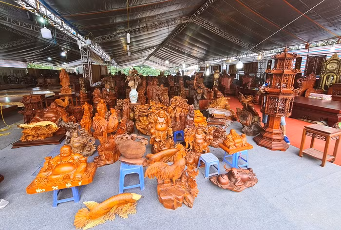 Man nhan pho tuong huong Phat dieu khac ti mi, ai ngam cung 