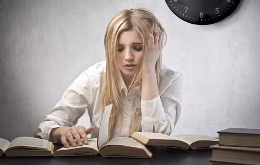 6 thoi quen buoi toi gay hai gan than-Hinh-2