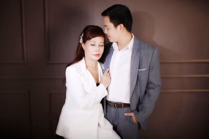 “Co dau 62 tuoi” khien dan mang ta hoa khi lo ve ngoai-Hinh-4