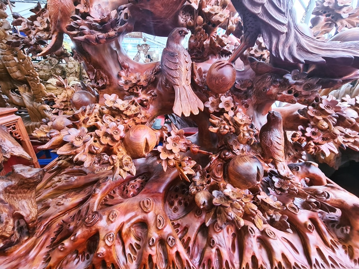 Phải mất 7 tháng, tác phẩm “Phu thê viên mãn” này mới được nghệ nhân hoàn thành.