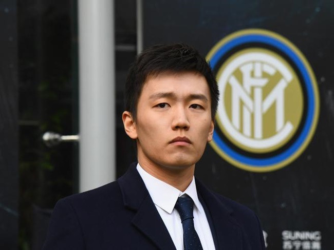 Ông Trương Cận Đông là người sáng lập tập đoàn đồ điện tử và gia dụng Suning Group. Anh trai ông Trương Cận Đông là một trong những doanh nhân giàu có ở Trung Quốc.