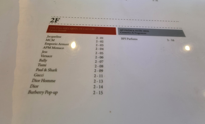 Tại Trung tâm thương mại Tràng Tiền Plaza, cửa hàng Dior Nữ nằm tại quầy số 14 tầng 2.