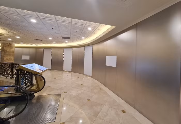 Dior tam ngung hoat dong, TTTM Trang Tien Plaza “diu hiu” khach