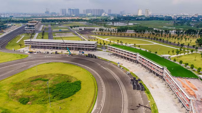 Duong dua F1 Ha Noi thao do, khach da mua ve co duoc hoan tien?
