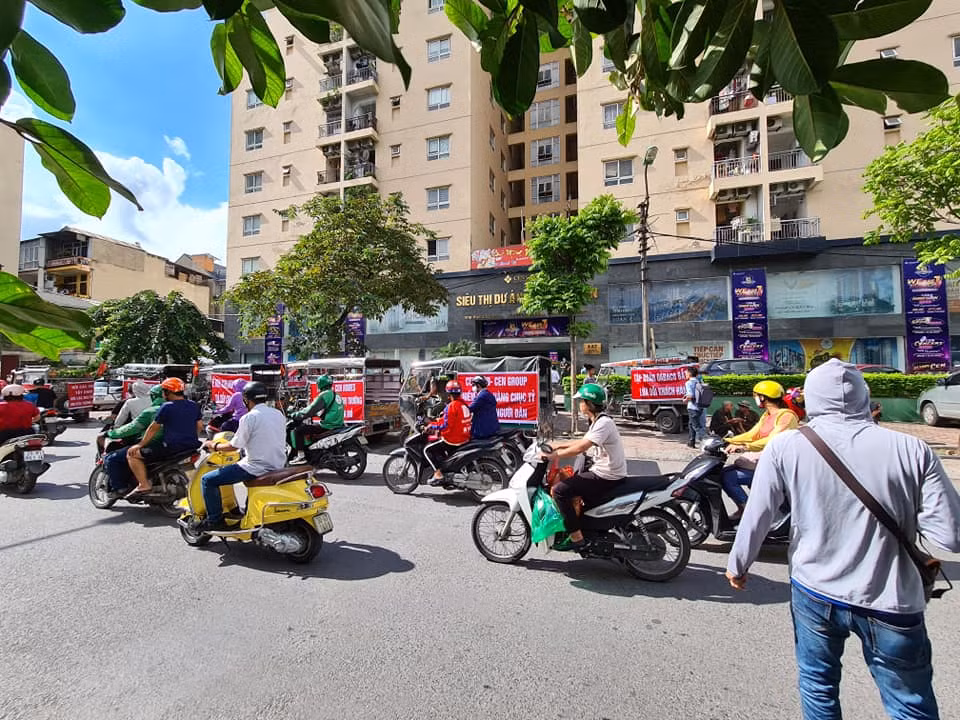 Lum xum tai du an Vuon Sen: Bao lan khach 