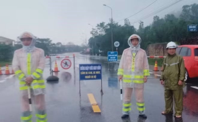 Quoc lo 1 qua Ha Tinh ngap sau