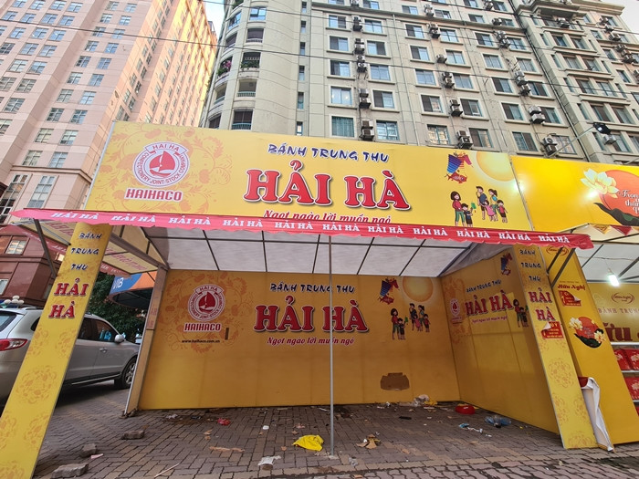 Quầy bánh đã được thu dọn.