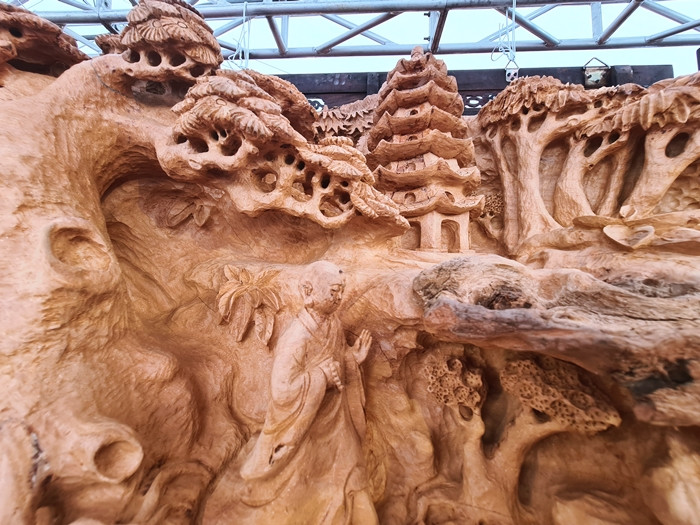 Những tiểu cảnh nhỏ trên tác phẩm đều rất sống động.