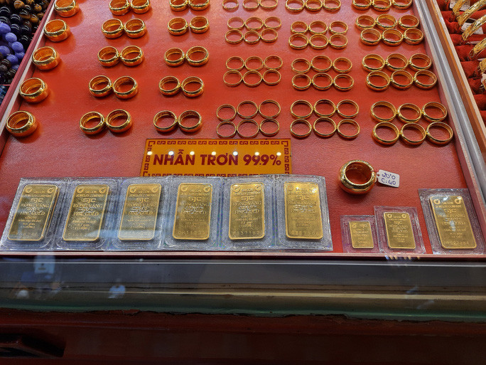 Gia vang hom nay 31/10: Tang giam du doi, dao chieu di len