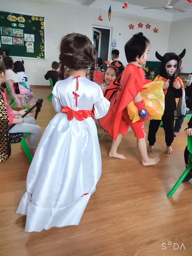 Cau be khien dan tinh 'khoc thet' khi hoa trang Annabelle qua giong-Hinh-8