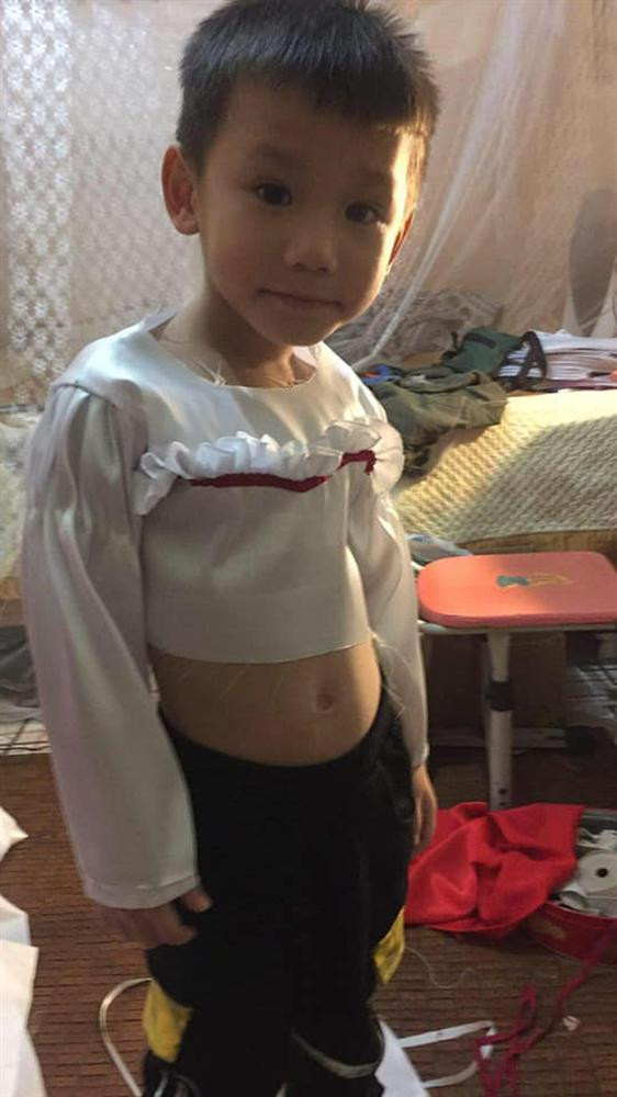 Cau be khien dan tinh 'khoc thet' khi hoa trang Annabelle qua giong-Hinh-3