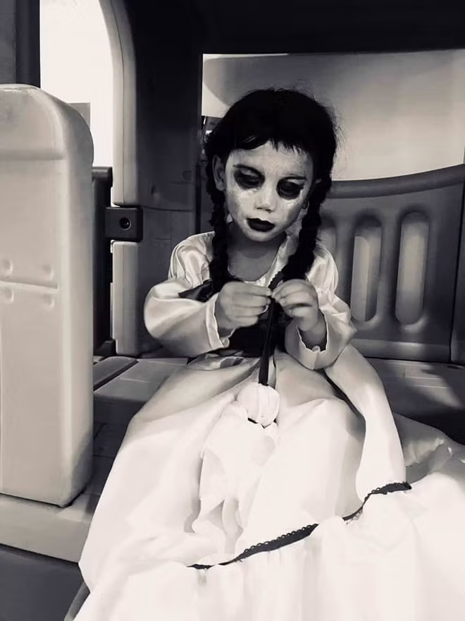 Cau be khien dan tinh 'khoc thet' khi hoa trang Annabelle qua giong-Hinh-5
