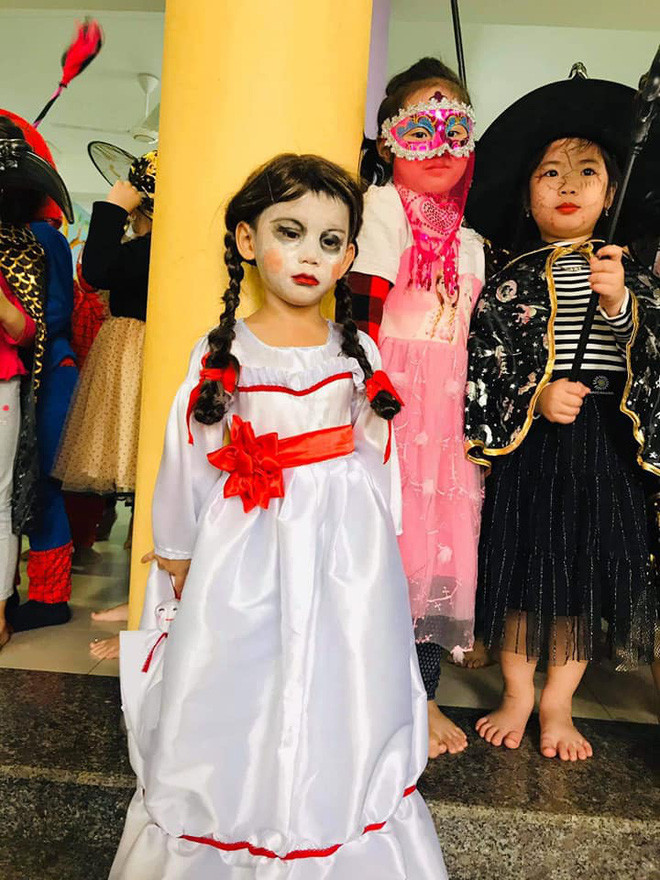 Cau be khien dan tinh 'khoc thet' khi hoa trang Annabelle qua giong-Hinh-2
