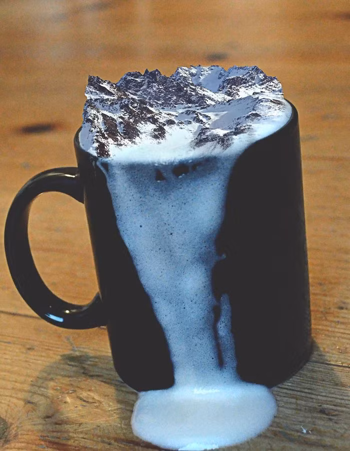 Monica duy trì đam mê ghép ảnh này trong suốt 5 năm qua và cô không hề thấy nhàm chán.