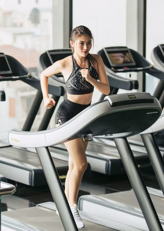 Nữ người mẫu Quỳnh Châu chia sẻ rằng cô có rất nhiều dự án sau Tết, thế nên việc rèn luyện là không thể lơ là. Không những chỉ để duy trì vóc dáng mà việc rèn luyện còn giúp cho Quỳnh Châu có được sức khỏe trong năm mới.