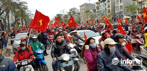 Dòng người hâm mộ đi cổ vũ cho đội tuyển U23 Việt Nam.