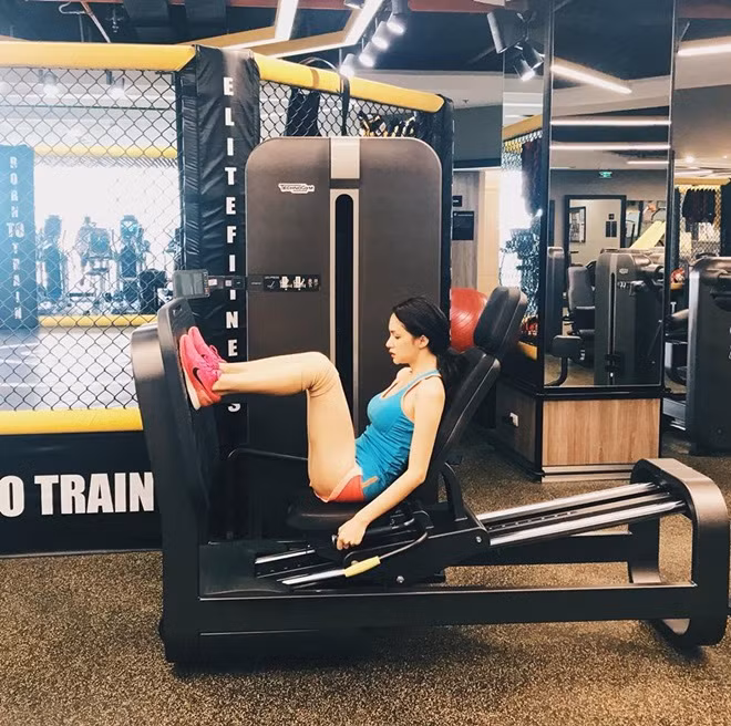 Với Hương Giang Idol, Tết năm nay dường như là một cái Tết không được ngơi nghỉ khi cô phải chuẩn bị "hành trang" cho cuộc thi "Hoa hậu chuyển giới thế giới 2018" tại Thái Lan. Nữ ca sĩ sinh năm 1991 từng chia sẻ, cô phải luyện tập các bài tập với cường độ cao để tăng hiệu quả.