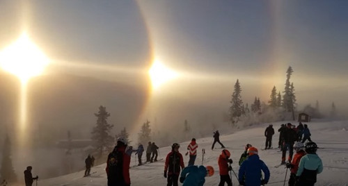 Nhiều người cho rằng hiện tượng này giống như ánh sáng của những thiên thần đang hạ xuống nhân gian.