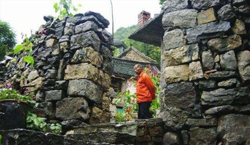 Vừa ngắm cảnh, vừa nghe kể chuyện, mọi người đều có cảm giác nơi đây thực sự tách rời so với thế giới ồn ã ngoài kia.