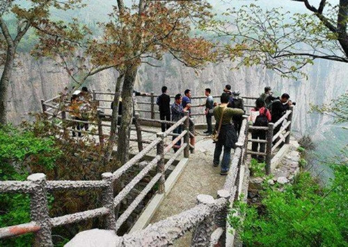 Đến nay vẫn có khoảng 80 gia đình sống tại đây.