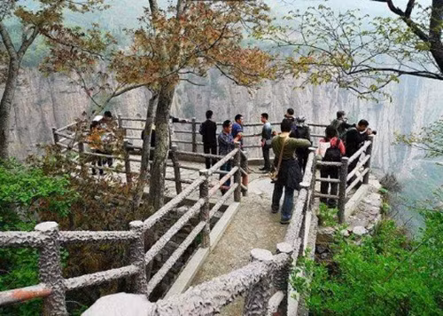 Đến nay vẫn có khoảng 80 gia đình sống tại đây.