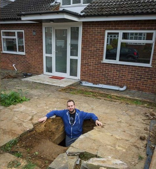 Ông Gerald và Simon quyết định đào xuống tận cùng.