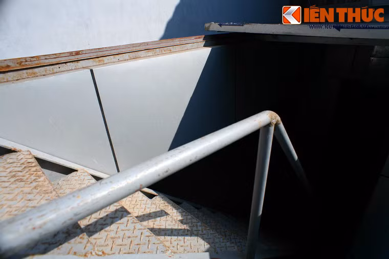 Các chuyên gia đã nhất trí bảo tồn di tích này bằng một phương pháp táo bạo, đó là xây dựng chùa mới phía trên nhưng vẫn bảo toàn nguyên vẹn nền móng tháp bằng một khu vực bảo tồn và trưng bày trong lòng đất. Lối xuống khu hầm bảo tồn nằm ở khoảng sân phía ngoài Tam bảo.