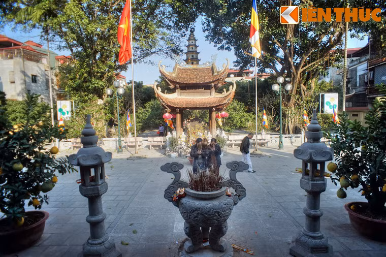 Chua Lien Phai - doa sen tuyet dep cua kinh thanh Thang Long