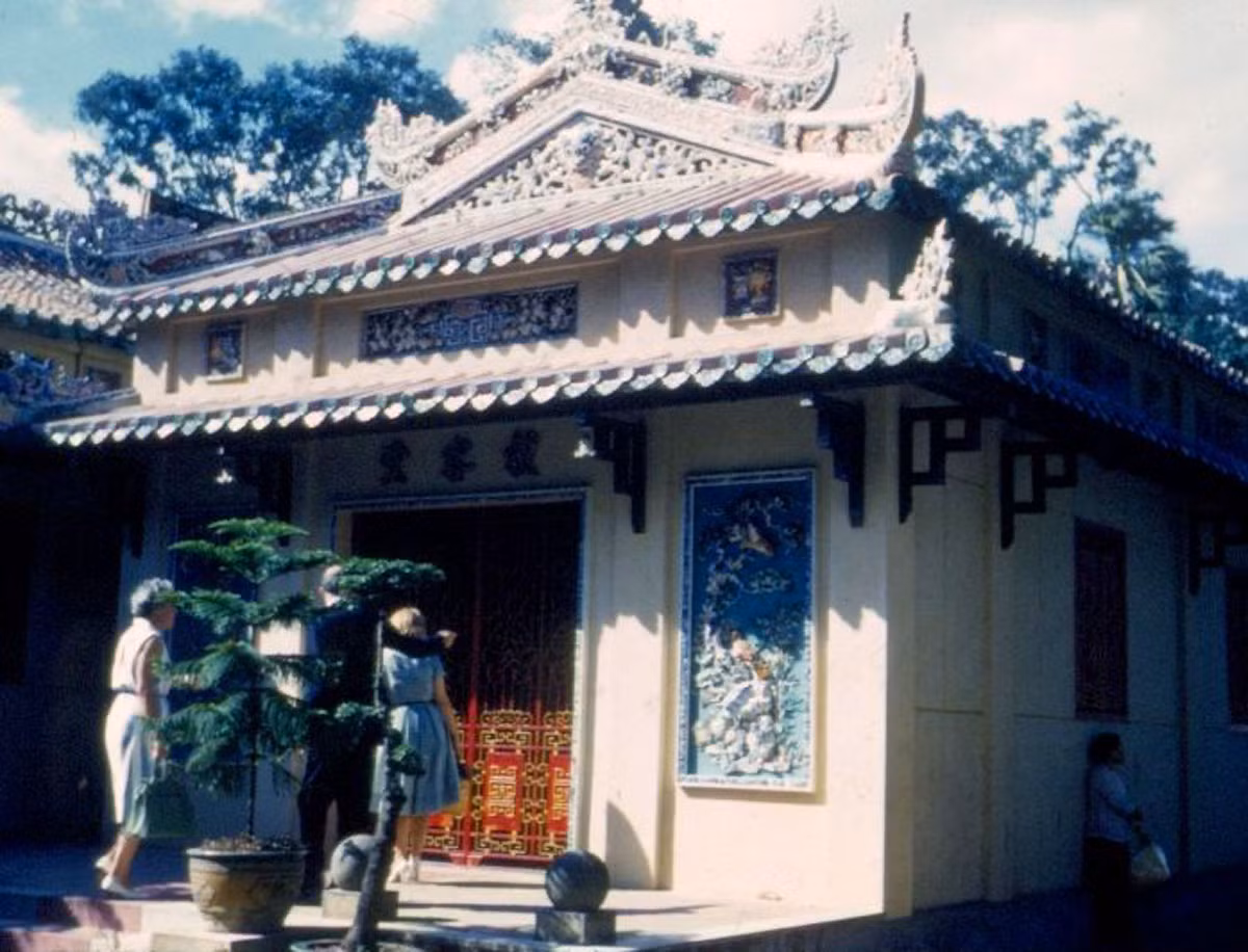 Một góc lăng Ông Bà Chiểu. Ảnh: Ebay.