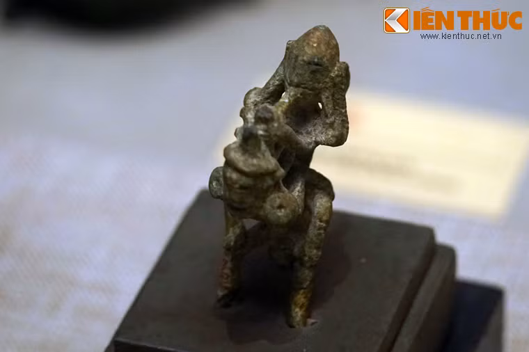 Các nhà nghiên cứu đánh giá đây là tiêu bản hiếm hoi về nghệ thuật tượng tròn thời Đông Sơn, phản ánh về sinh hoạt âm nhạc mang đậm yếu tố truyền thống khởi nguồn từ xa xưa đến nay còn đọng lại trong nhiều dân tộc thiểu số Việt Nam.