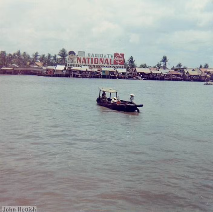 Đò ngang Sài Gòn - Thủ Thiêm.