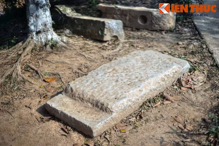 Ngoài ra còn có rất nhiều kết cấu kiến trúc bằng đá của ngôi chùa cổ, là tư liệu nghiên cứu quan trọng về nghệ thuật kiến trúc của người Việt xưa.