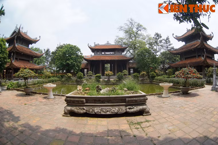 Nằm ở làng Nôm, xã Đại Đồng, huyện Văn Lâm, tỉnh Hưng Yên, chùa Nôm là một trong số ít những ngôi chủa cổ có quy mô lớn của vùng Bắc Bộ còn lưu giữ và bảo tồn nguyên vẹn được những nét kiến trúc xưa.