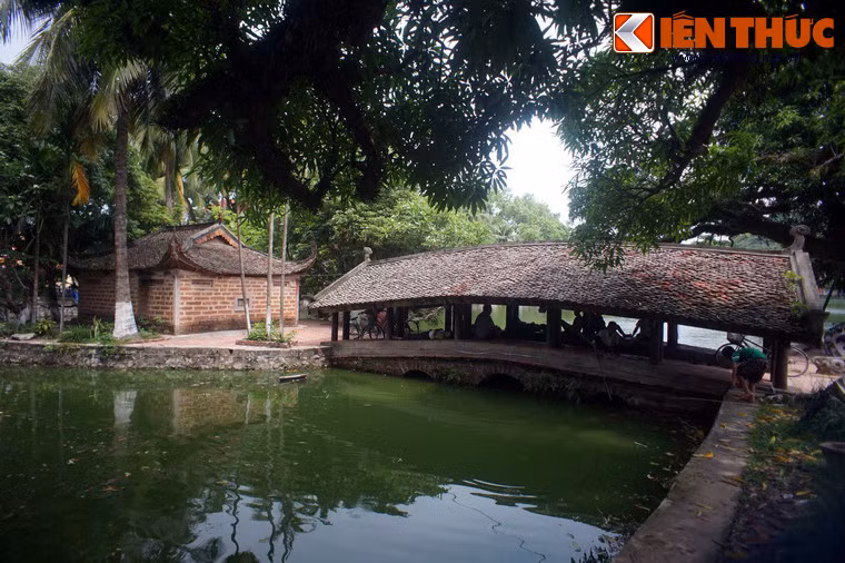 Một số hình ảnh khác về cầu ngói chùa Thầy.