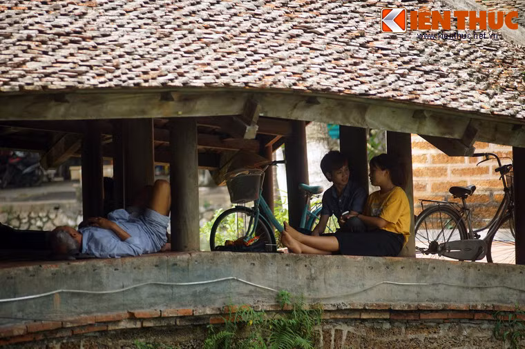 Việc đặt tên cầu dựa trên biểu tượng Nhật - Nguyệt (mặt trời, mặt trăng) cũng có ý nghĩa hai cây cầy tượng trưng cho hai mặt Âm - Dương hòa hợp tạo nên sự cân bằng cho trời đất, vạn vật.