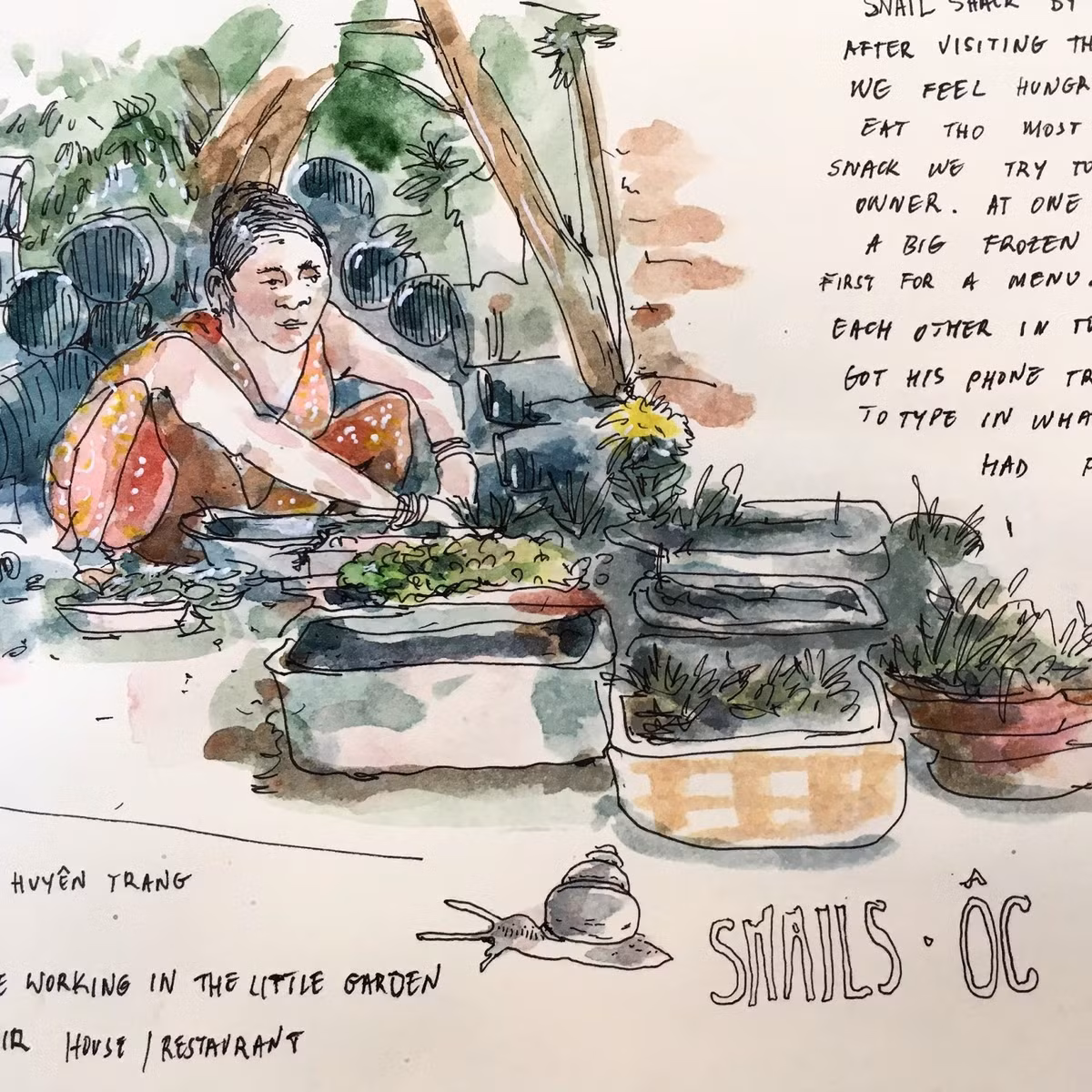 Vợ của ông chủ quán ốc chăm sóc khu vườn mini của mình. Ảnh: Portland Sketcher.