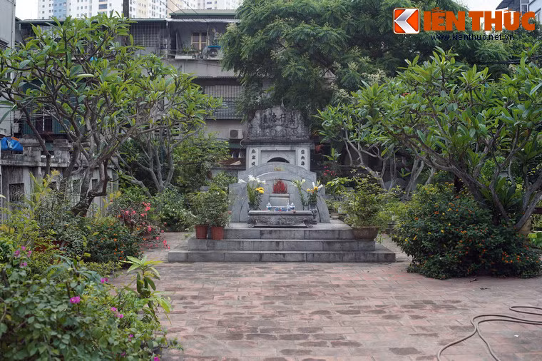 Khuôn viên khu lăng mộ Nguyễn Trọng Hợp có diện tích khoảng 600m2, trồng nhiều cây cối. Ở trung tâm là mộ phần cụ Nguyễn Trọng Hợp - một vị quan đại thần nhà Nguyễn.