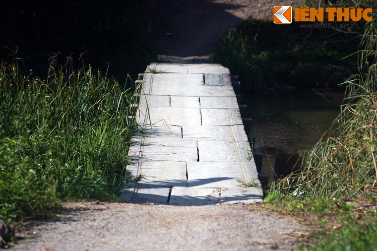 Cây cầu đá cổ này sau khi được tu sửa có chiều dài 40m, rộng 1,2m, cao 3,5m, có 19 nhịp với 39 phiến đá ghép rất công phu. Các phiến đá ghép thành cầu có kích thước khác nhau, có tấm bề ngang 0,8m hoặc là 0,9m ghép so le với nhau, có gầm chắc chắn.