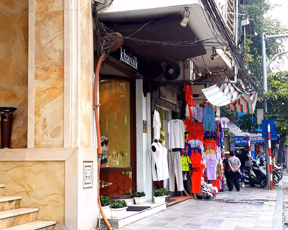 Co bao nhieu cua hang khap VN ban khan TQ mac Khaisilk?