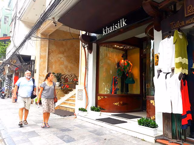 Co bao nhieu cua hang khap VN ban khan TQ mac Khaisilk?-Hinh-3