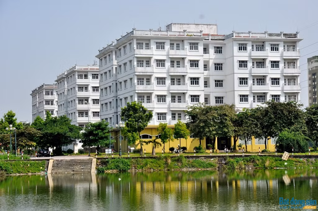 Can canh 3 toa nha tai dinh cu bo hoang sap bi pha bo-Hinh-2