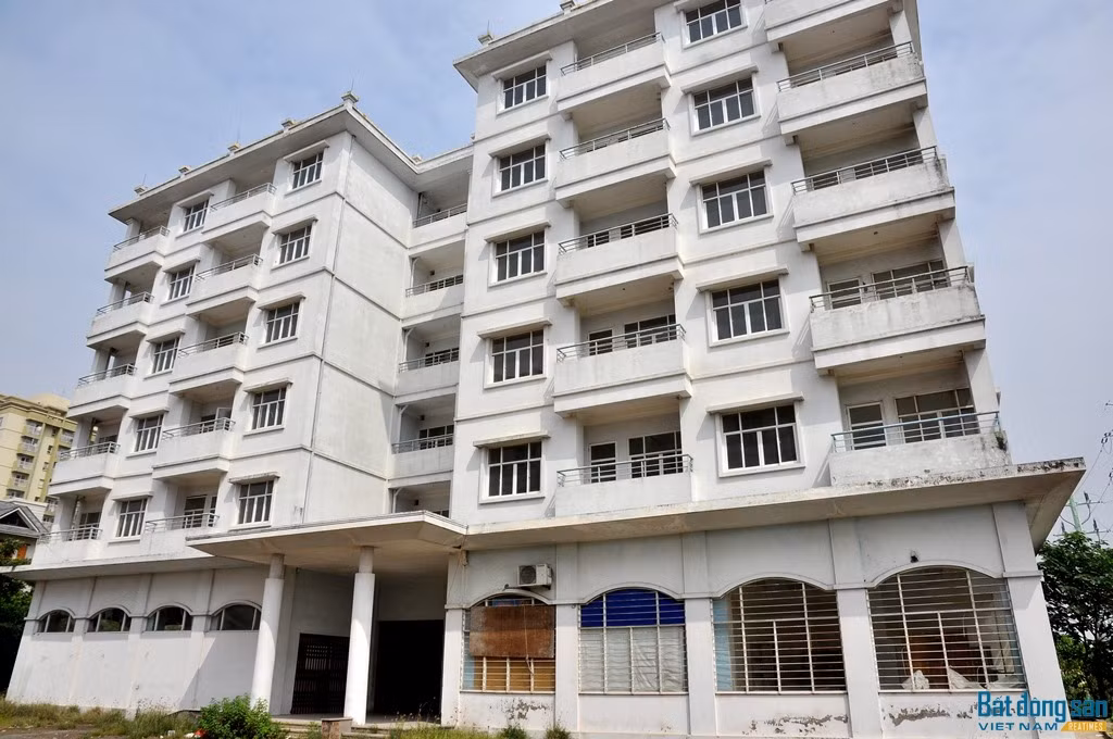 Cũng có ý kiến cho rằng những căn hộ này không phù hợp về thiết kế, hạ tầng, chất lượng xây dựng. Ảnh: Reatimes.vn.